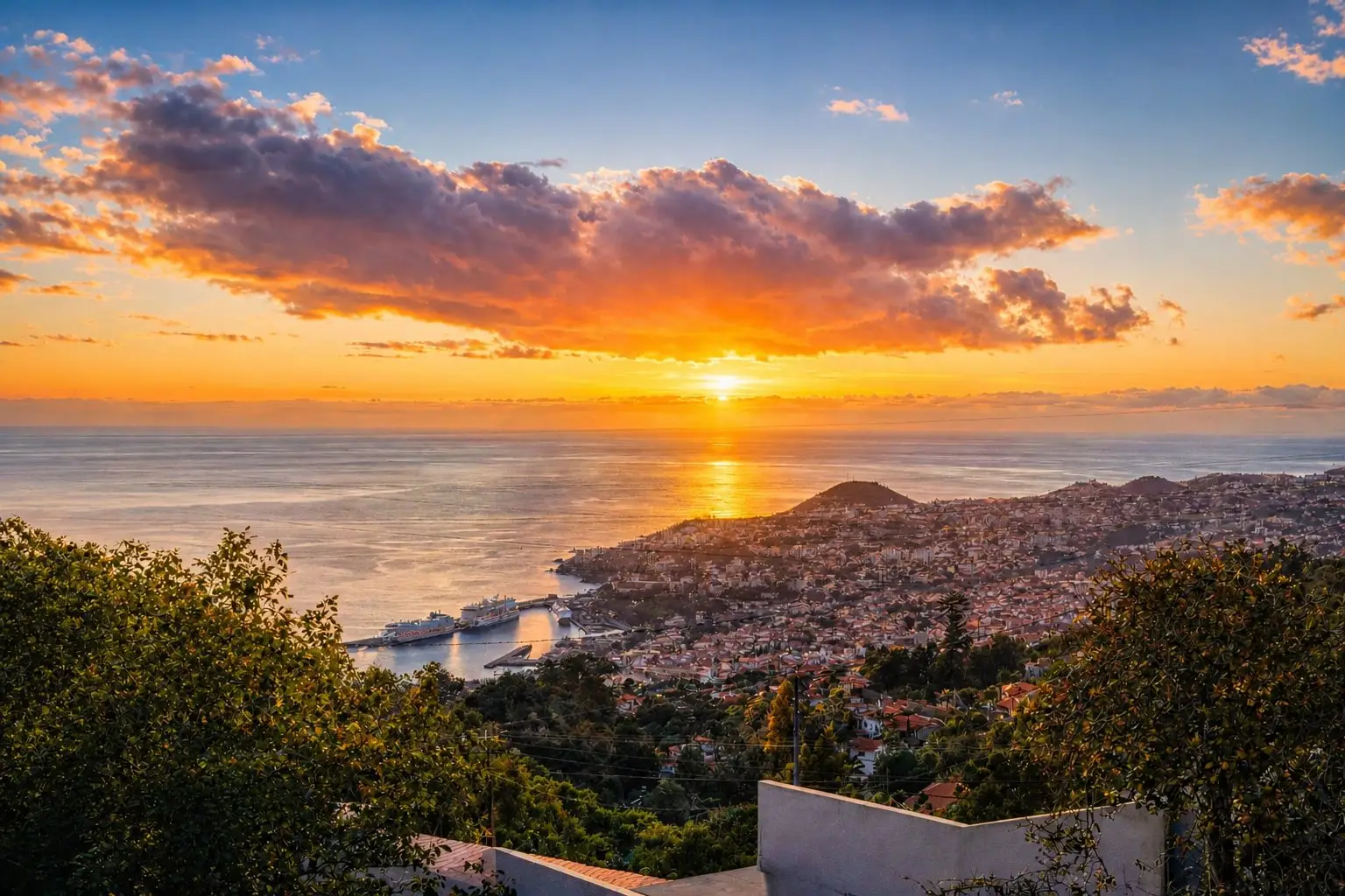 Vista do Funchal ao pôr do sol, Madeira
