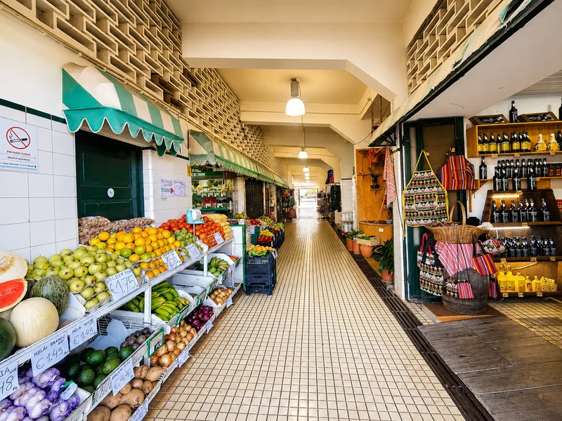 A Barraca do Joaquim, banca de fruta no Mercado de Santa Cruz