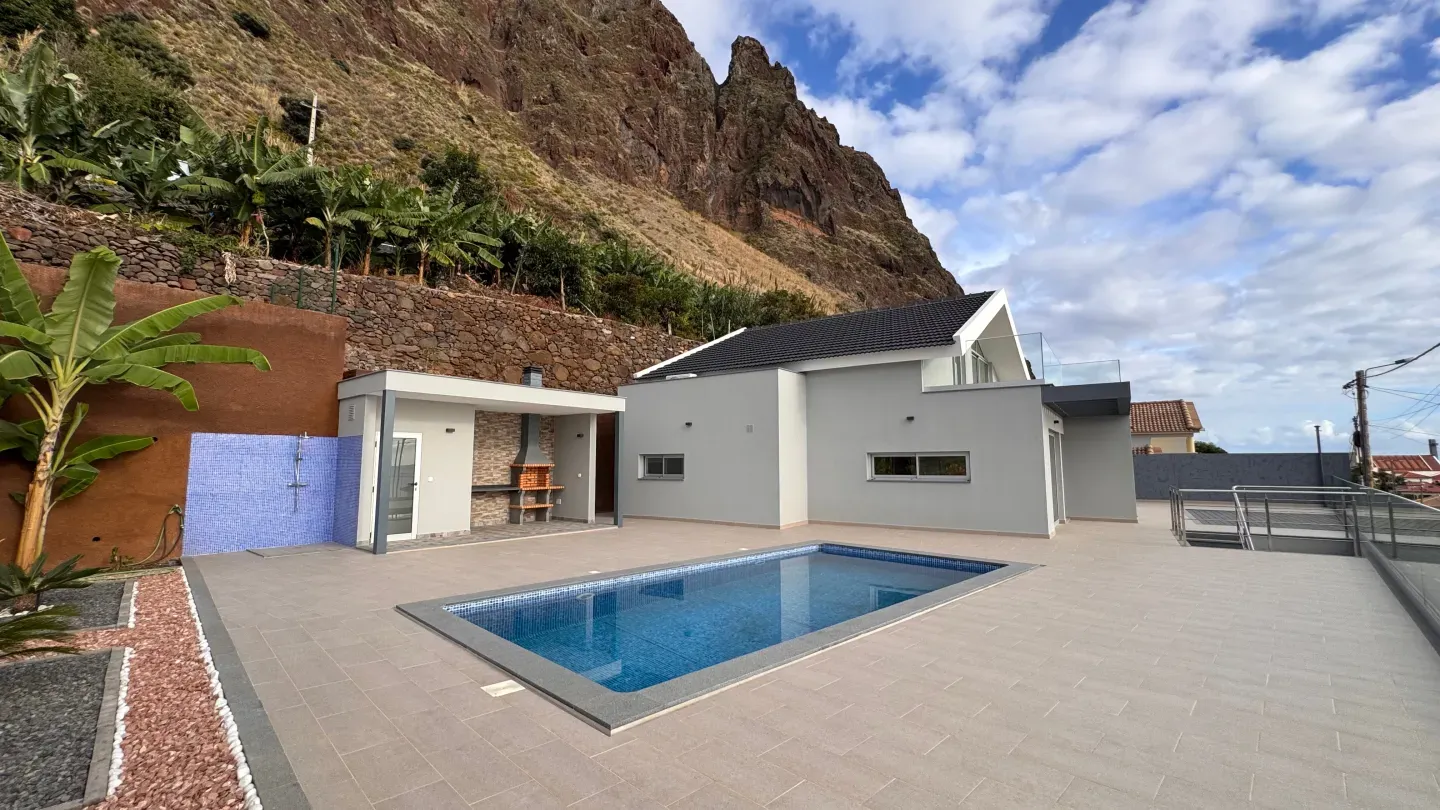 377c04dc-2e04-4026-8e5a-d56338150505